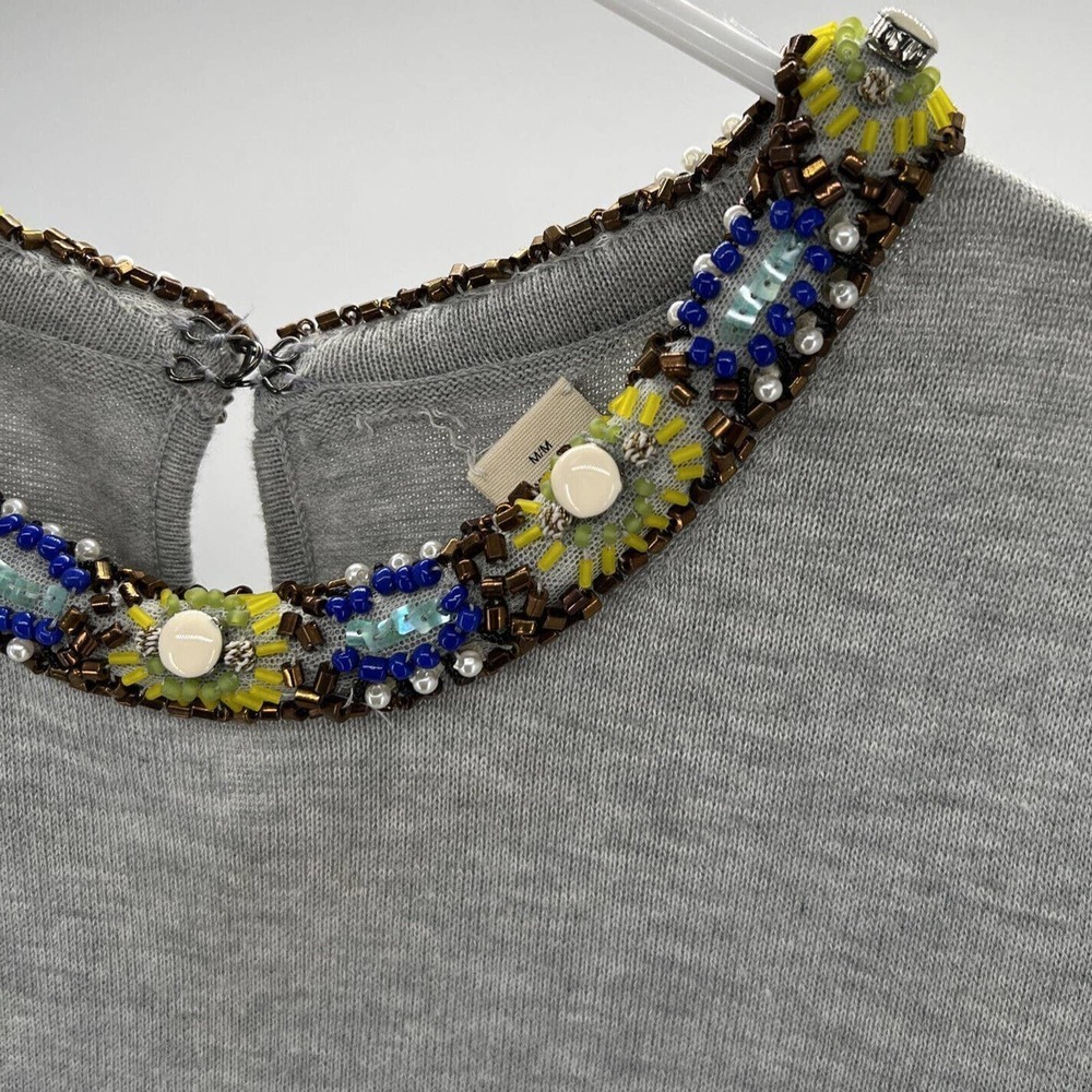 ANTHROPOLOGIE Knit Top W/Beaded Neckline Light Gray Short Sleeve Size M - Picture 3 of 12